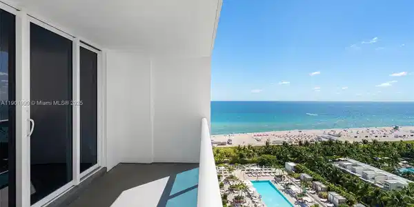 2301 Collins Ave