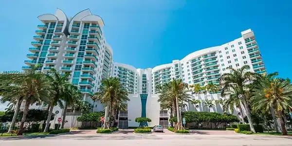 7900 Harbor Island Dr