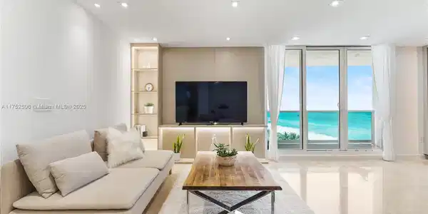 2301 Collins Ave