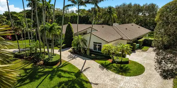 6220 Rolling Road Dr