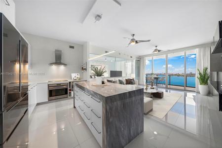 2020 N Bayshore Dr