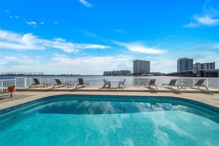 2016 Bay Dr