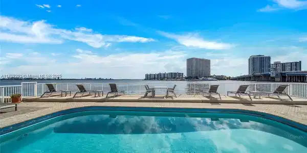 2016 Bay Dr