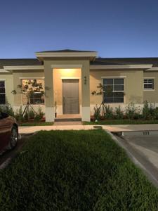 484 NE 4th Ave