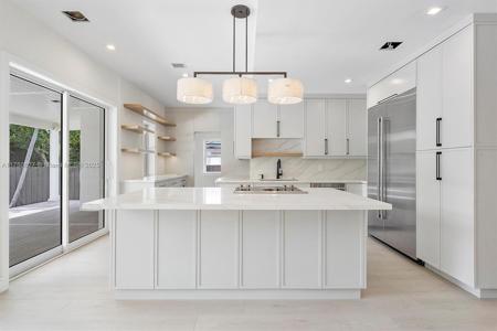 1930 Alamanda Dr