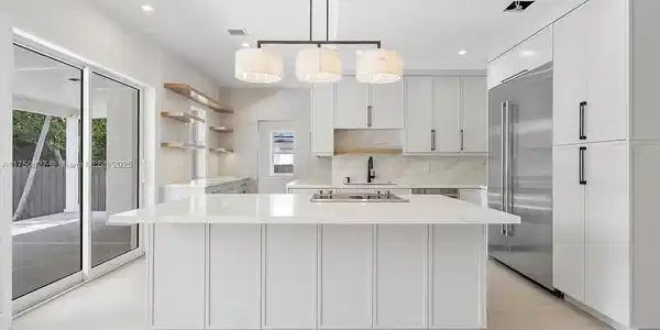 1930 Alamanda Dr