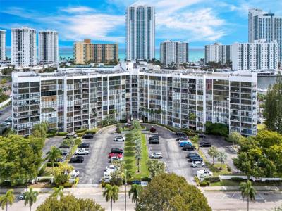 1000 Parkview Dr