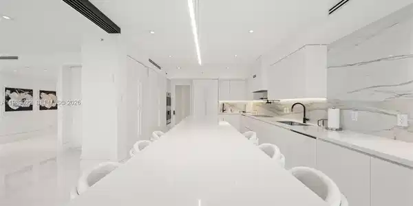 9999 Collins Ave