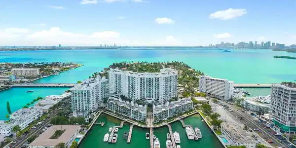 7900 Harbor Island Dr