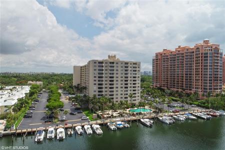 90 Edgewater Dr