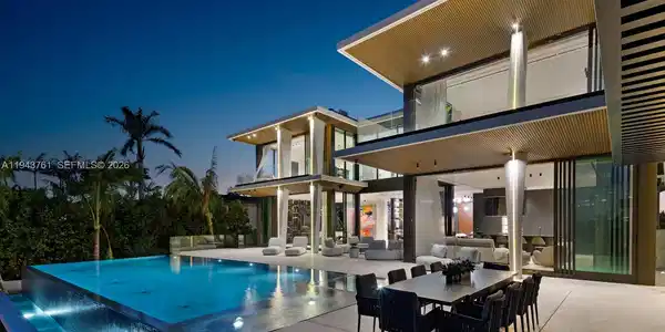 217 E Rivo Alto Dr