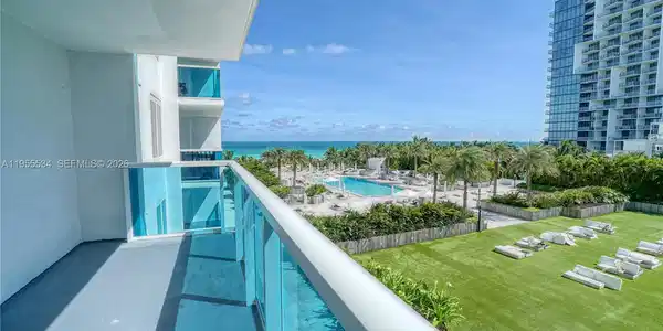 2301 Collins Ave