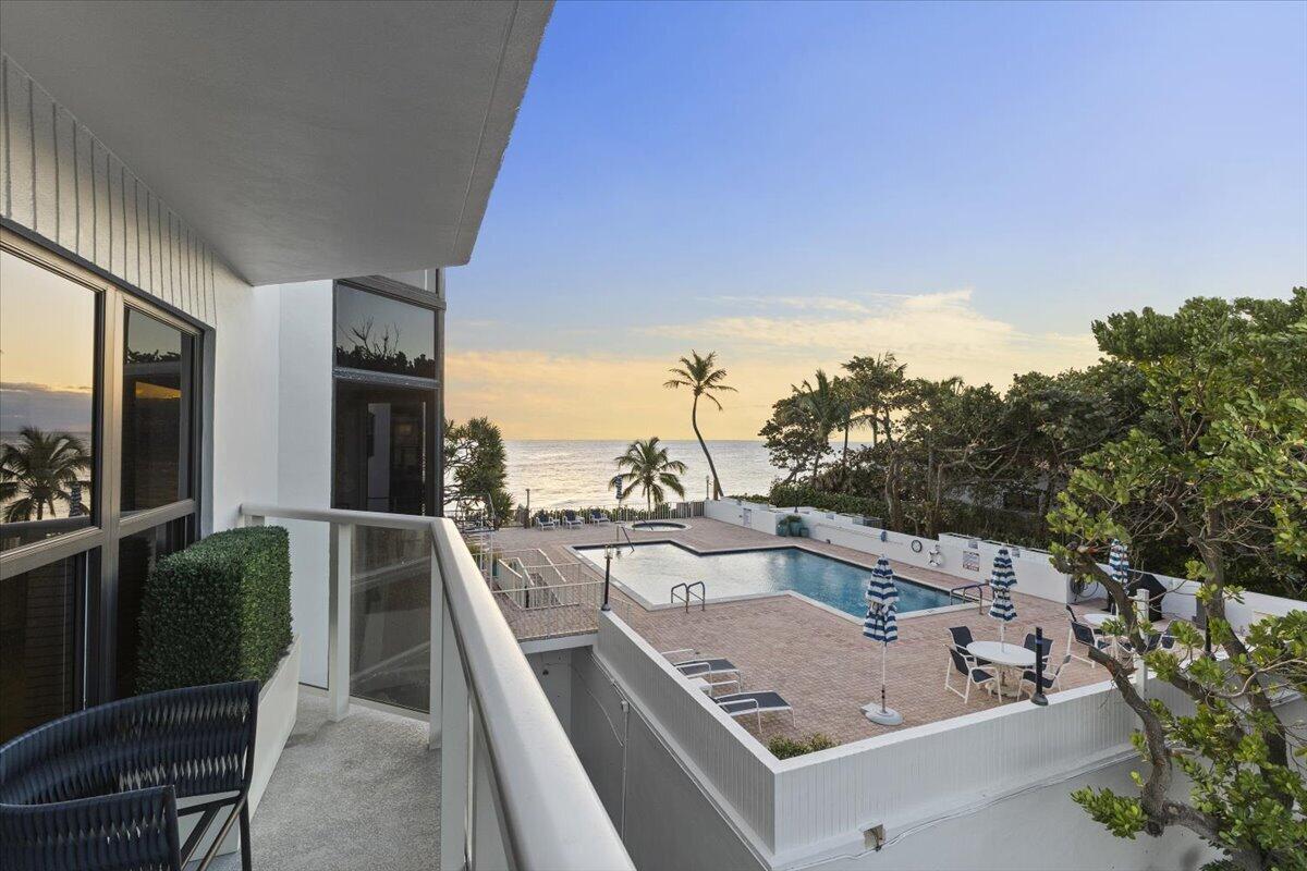 Image 4: Upper level oceanfront terrace