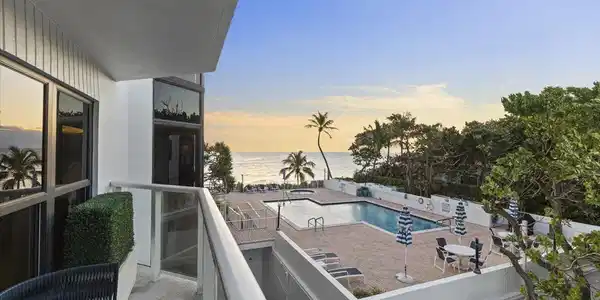 Image 4: Upper level oceanfront terrace