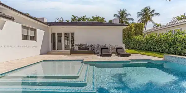 5925 La Gorce Dr