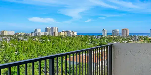 3200 Port Royale Dr N