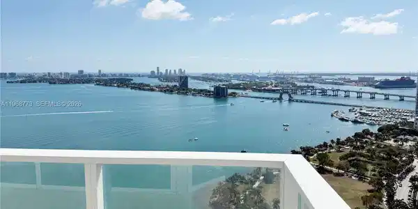 2020 N Bayshore Dr
