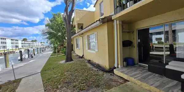 1105 Lake Shore