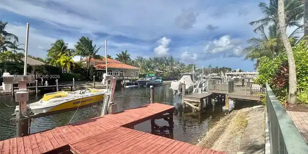 1141 Waterside Ln