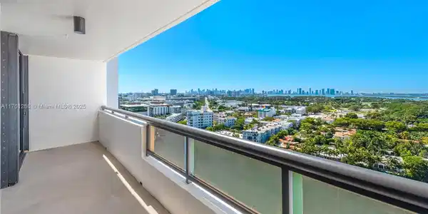 2555 Collins Ave