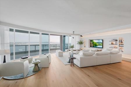 2127 Brickell Ave