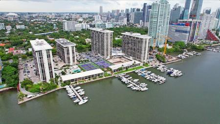 1901 Brickell Ave