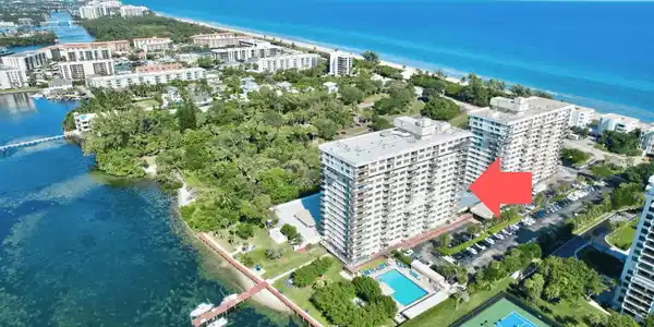 2121 N Ocean