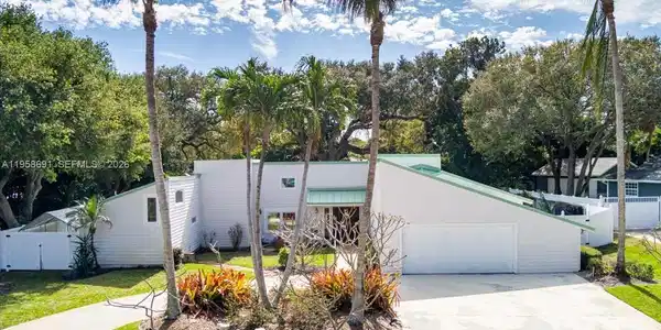 3 Gumbo Limbo Way