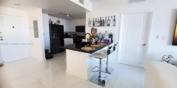 7900 Harbor Island Dr