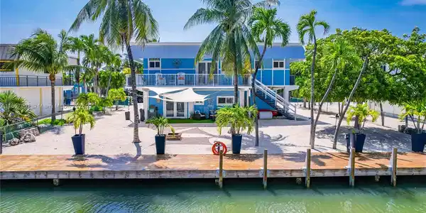 126 Columbus Dr