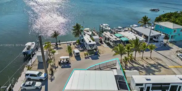 325 Calusa ST 321