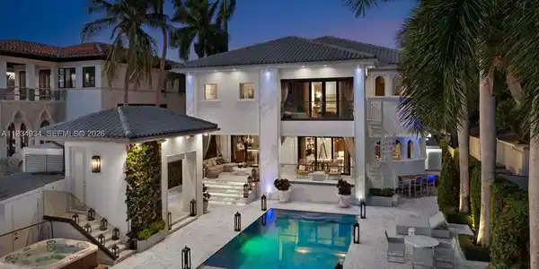 176 S Hibiscus Drive