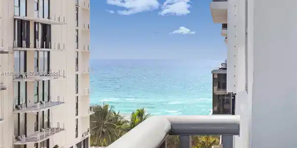 6039 Collins Ave