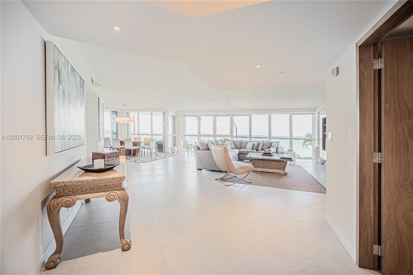 Image 3: Foyer