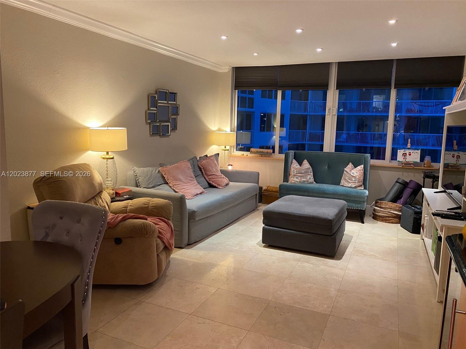 Image 2: Living room