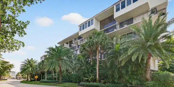 3908 S Ocean