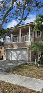 3389 NE 4th St