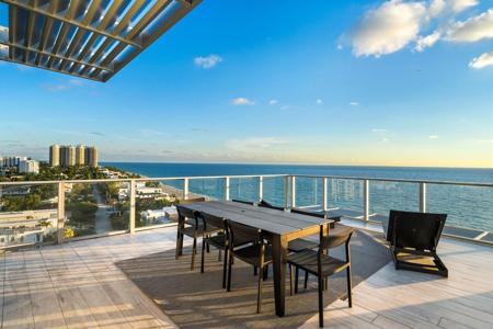 2200 N Ocean