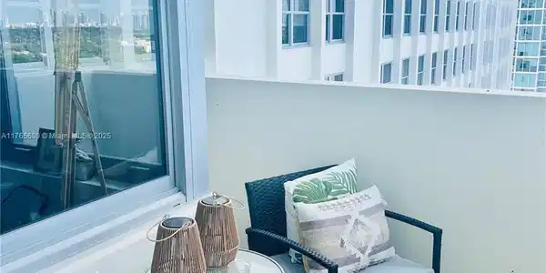 2899 Collins Ave