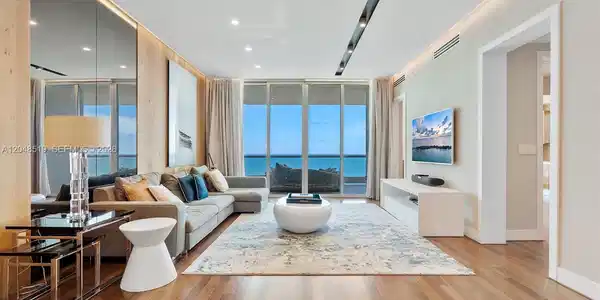 16051 Collins Ave
