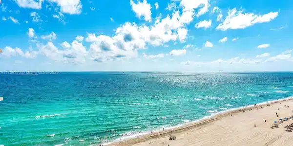 6039 Collins Ave