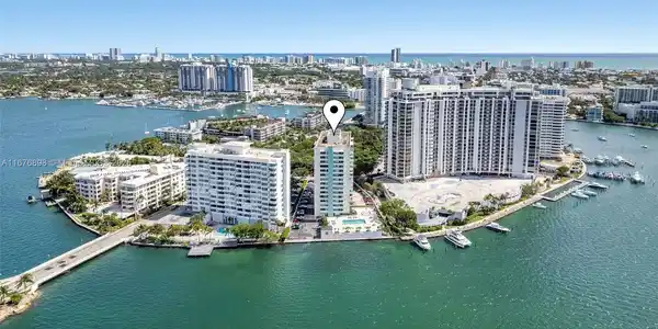5 Island Ave