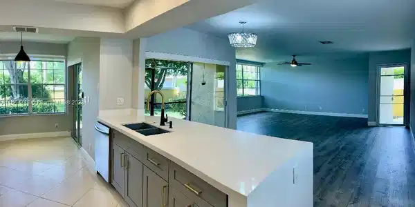 2121 S Ocean Blvd