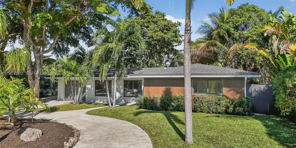 1361 SE 4th Ct