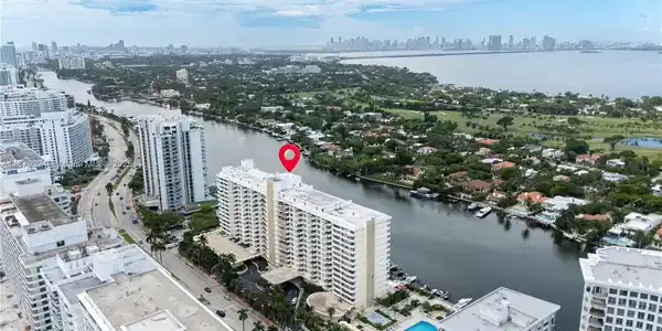 5600 Collins Ave