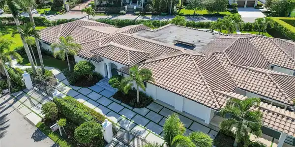 2520 Laguna