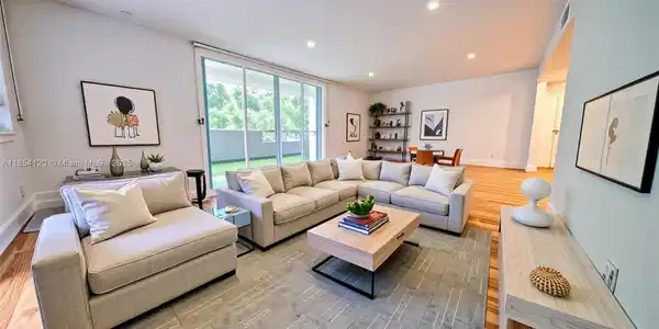 121 Crandon Blvd