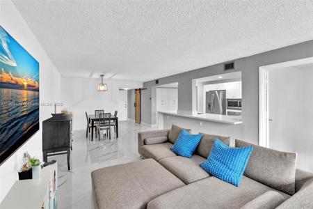 1000 Parkview Dr