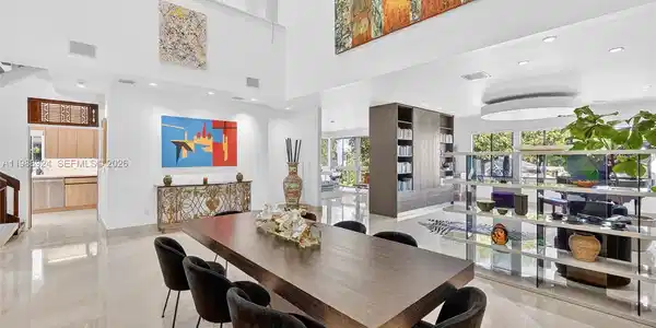 2000 S Bayshore Dr