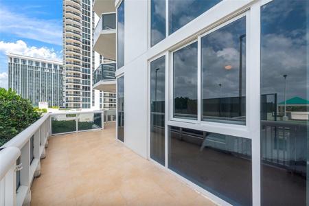 4775 Collins Ave